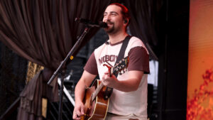 noah-kahan-helped-push-the-vermont-ticket-scalping-bill-into-law