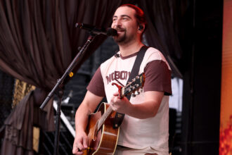 noah-kahan-helped-push-the-vermont-ticket-scalping-bill-into-law