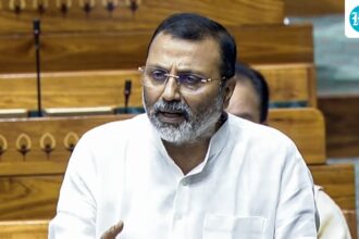 “the-nehru-gandhi-family-deserves-the-titles-of-traitor-and-deceiver”:-nishikant-dubey