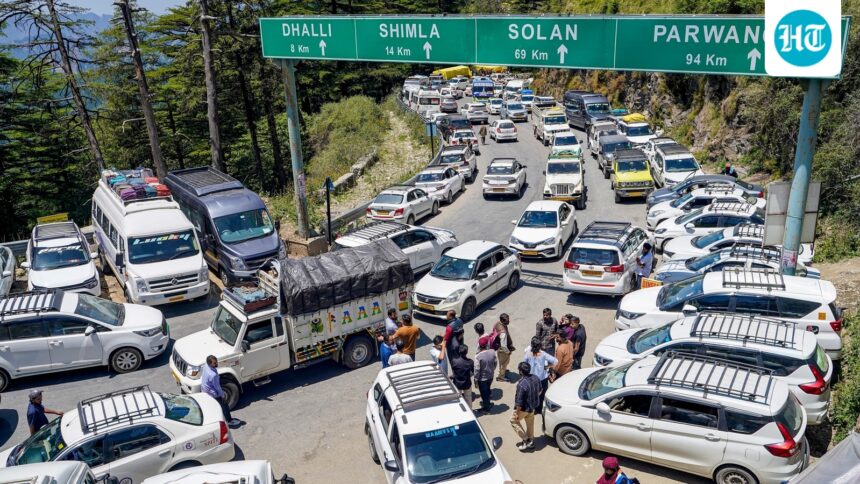 the-road-blockade-by-shimla-supporters-led-to-congestion,-leaving-passengers-stranded