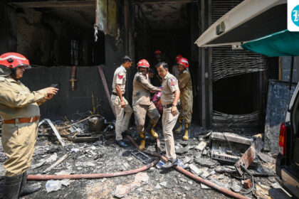 delhi-cm-gupta-seeks-report-from-dm-on-malviya-nagar-fire-tragedy;-officials-investigated-the-alleged-lapses