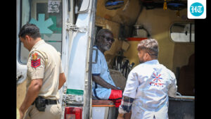 after-the-hauz-rani-fire,-survivors-suffer-injuries-while-families-search-for-hospitals