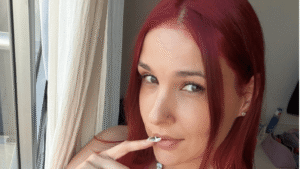from-parody-to-becoming-a-parody:-reinventing-sarothika-online