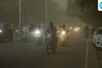 severe-storm-and-rain-hit-delhi-and-ncr,-sky-turns-grey;-imd-issues-a-red-alert