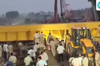 a-crane-collapsed-at-the-jewar-expressway-construction-site,-killing-at-least-3-people,-and-rescue-operations-are-underway