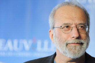 the-head-of-the-eastern-writers-guild-denounces-the-“almost-constant-level-of-editorial-interference”-at-cbs-news