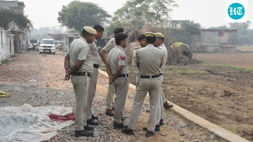 faridabad:-three-workers-were-killed-when-a-crane-collapsed-on-a-shelter