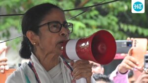 phone-calls,-prayers-and-kalighat-meeting:-mamata-struggles-to-maintain-her-tmc
