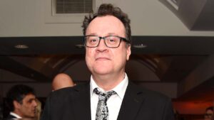 russell-t-davies-talks-about-his-urgent-new-bizarre-drama:-‘i-have-serious-fears-and-serious-doubts’
