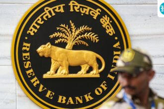 the-reserve-bank-of-india-keeps-interest-rates-steady-and-takes-steps-to-attract-foreign-capital