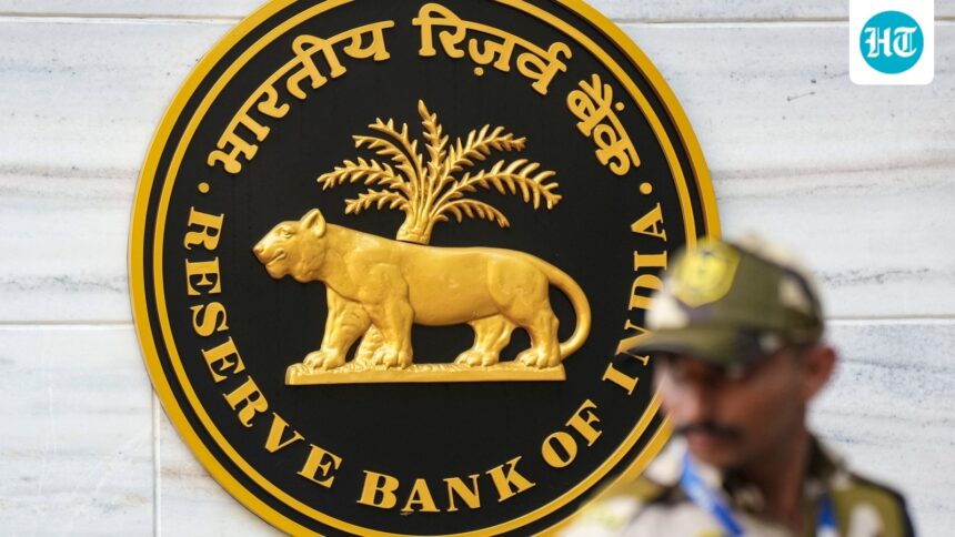 the-reserve-bank-of-india-keeps-interest-rates-steady-and-takes-steps-to-attract-foreign-capital