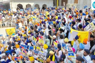 pro-khalistan-slogans-and-posters-of-bhindranwale-were-raised-at-the-golden-temple-complex-in-remembrance-of-the-blue-star