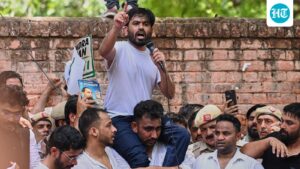 cjp-thanks-delhi-police-for-‘every-possible-cooperation’-during-‘cockroach’-protest,-a-warning-message-from-cops