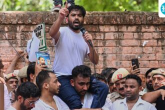 cjp-thanks-delhi-police-for-‘every-possible-cooperation’-during-‘cockroach’-protest,-a-warning-message-from-cops