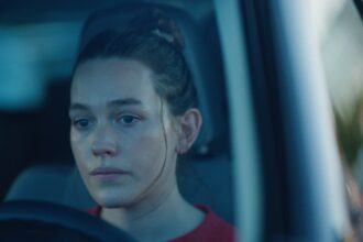 victoria-pedretti-goes-deep,-dark-and-“dangerous”-in-her-biggest-film-role-to-date