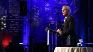scott-pelley-shows-his-appreciation-to-supporters-after-being-sent-off-for-60-minutes:-‘very-grateful’