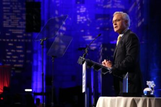 scott-pelley-shows-his-appreciation-to-supporters-after-being-sent-off-for-60-minutes:-‘very-grateful’