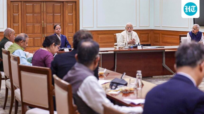 pm-modi-pushes-growth-agenda-at-eac-meeting-amid-economic-pressure