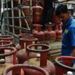 center-says-omcs-lose-rs-700-per-lpg-cylinder-despite-recent-price-hike