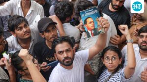 the-cockroach-janta-party’s-street-debut-attracts-1,200-people,-but-there-are-still-weaknesses