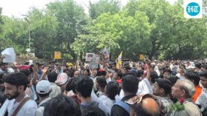 “shows-how-angry-we-are”:-when-the-“cockroach”-page-turned-into-a-street-protest-|-notes-from-the-ground