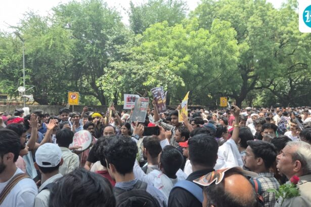 “shows-how-angry-we-are”:-when-the-“cockroach”-page-turned-into-a-street-protest-|-notes-from-the-ground