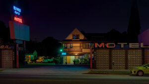a-famous-hollywood-hotel-is-engulfed-in-a-mysterious-fire-—-before-it-became-a-landmark