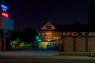 a-famous-hollywood-hotel-is-engulfed-in-a-mysterious-fire-—-before-it-became-a-landmark