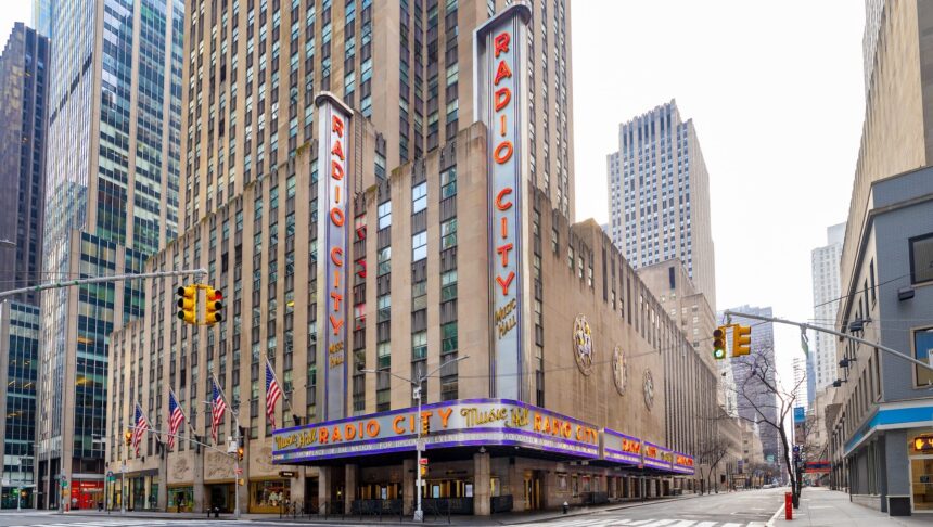how-to-watch-the-2026-tony-awards:-streaming-and-cable-options
