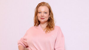 sarah-snook-on-why-‘all-her-fault’-is-the-perfect-role-after-‘succession’.