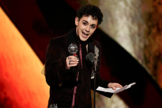 ali-louis-bourizqi-speaks-on-behalf-of-arab-theater-artists-and-palestine-in-an-emotional-speech-to-tony