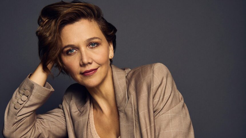 maggie-gyllenhaal-and-jesse-eisenberg-receive-the-karlovy-vary-award
