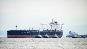 a-fire-broke-out-in-an-oil-tanker-carrying-24-indian-sailors;-there-are-no-victims,-the-government-says