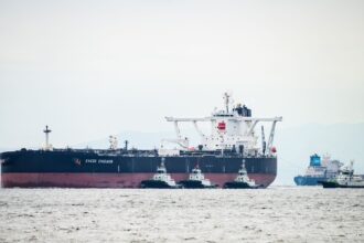 a-fire-broke-out-in-an-oil-tanker-carrying-24-indian-sailors;-there-are-no-victims,-the-government-says