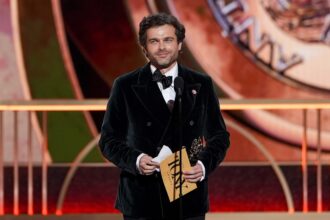 2026-tony-awards-winners:-“schmmegadon!”-“death-of-a-salesman”-and-more-on-the-list