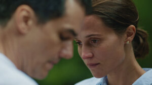 ‘last-day’-review:-alicia-vikander-and-victoria-pedretti-shine-in-‘mrs.-dalloway’-reinterpretation-of-the-perils-of-modern-motherhood