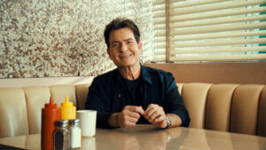 charlie-sheen-talks-sobriety,-his-netflix-doc,-and-other-things-he-swore-we’d-never-ask-‘at-a-dinner-party-in-front-of-my-parents’