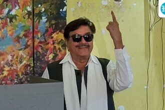 as-tmc-faces-challenge-from-rebel-faction,-why-is-shatrughan-sinha-‘khamosh’?