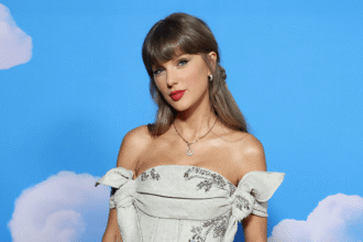 taylor-swift-makes-a-surprise-appearance-at-the-toy-story-5-premiere