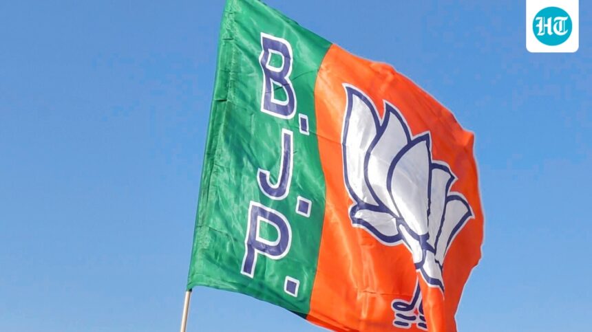 cops-detain-a-bjp-councilor-in-thiruvananthapuram,-kerala,-after-a-huge-drama