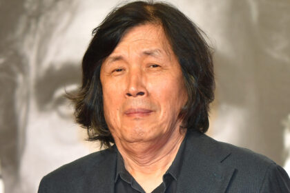 lee-chang-dong-receives-the-lifetime-achievement-award-from-the-malaysian-film-festival