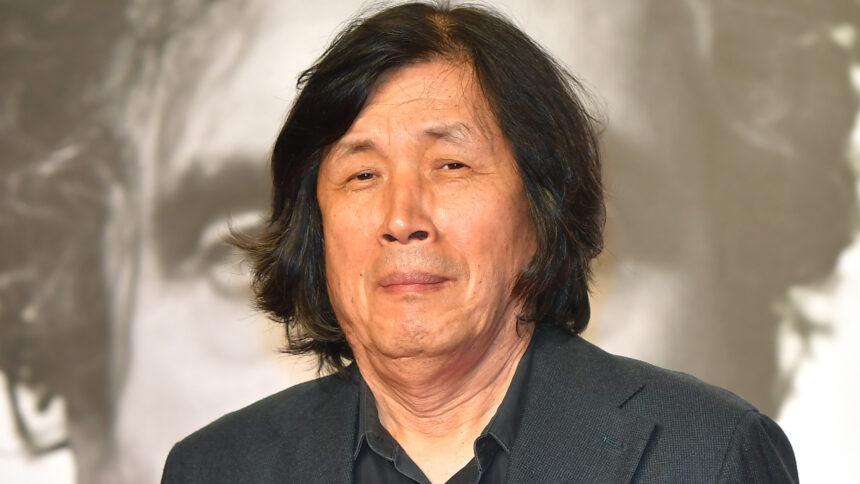 lee-chang-dong-receives-the-lifetime-achievement-award-from-the-malaysian-film-festival