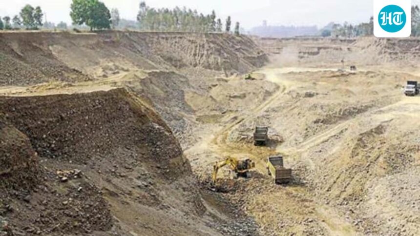 wildlife-experts-write-to-the-gujarat-government-to-report-threats-facing-asiatic-lions-in-gir