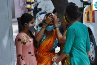coronavirus-has-forced-vulnerable-indian-families-to-make-‘impossible-choices’:-study