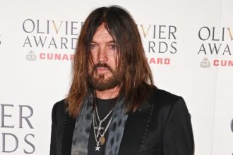 billy-ray-cyrus’s-health:-all-about-sepsis-diagnosis-and-vocal-problems