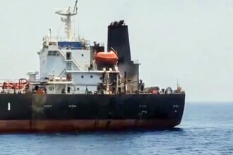 another-ship-with-an-indian-crew-on-board-is-under-“us-attack”-amid-a-new-missile-exchange-in-the-iran-war