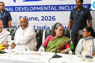 back-to-where-you-started?-the-tmc-crisis-has-sparked-talk-of-a-merger-with-the-congress,-the-party-mamata-left-in-the-1990s