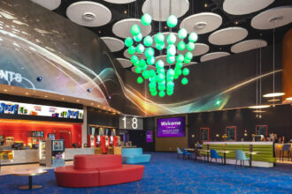 ellisons-is-selling-the-redstone-family’s-movie-theaters-in-a-$30-million-deal