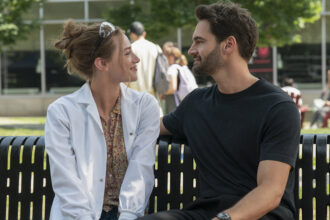 ‘the-love-hypothesis’-gets-september-release-date,-drops-first-look-photos