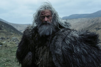 the-death-of-robin-hood-movie-review:-hugh-jackman,-jodie-comer-and-bill-skarsgard-are-stuck-in-the-muck-of-a-sternly-revisionist-a24-film
